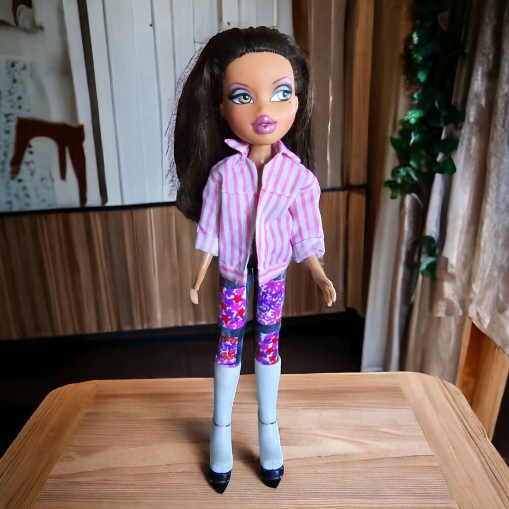 2001 MGA BRATZ Yasmin Doll with Clothes and Boots